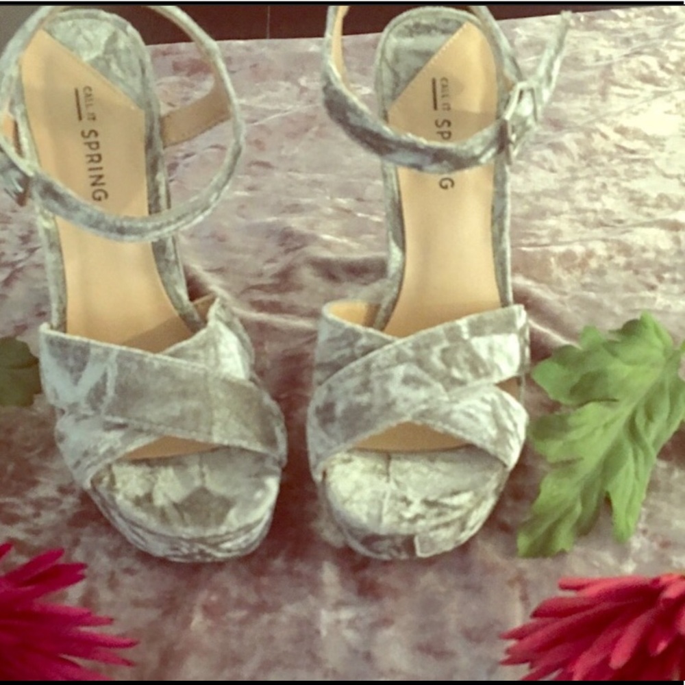 By: Spring Beautiful Grey Velvet strap sandals.